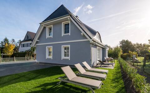 Für euren Ostseeurlaub in der Gruppe oder mit Kindern eignet sich dieses Ferienhaus in Ahrenshoop.