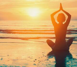 Bei Yoga und Pilates geht es darum, die Bewegungen langsam und bewusst auszuführen.