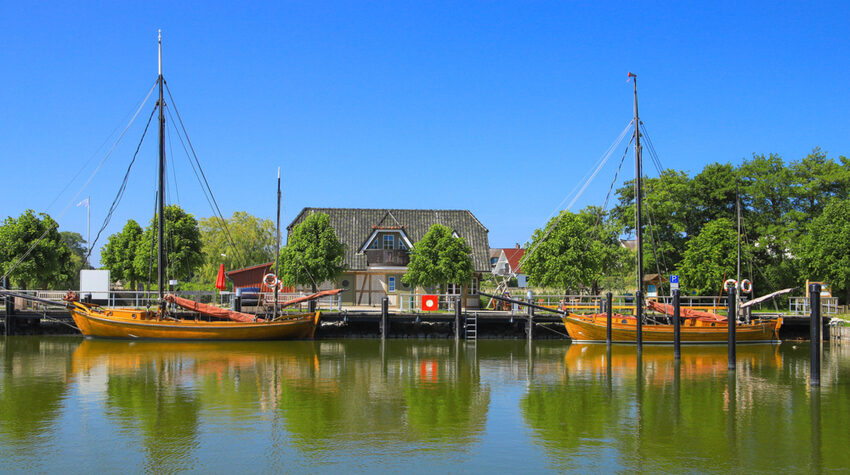 Schon seit 1900 gibt es in in Ahrenshoop den Hafen Althagen. © Shutterstock, Ina Meer Sommer