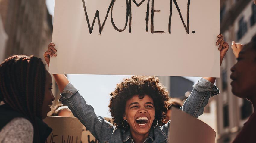 Bereits seit über 100 Jahren setzen sich Frauen für mehr Gleichberechtigung und gegen Diskriminierung ein. © Shutterstock, Jacob Lund
