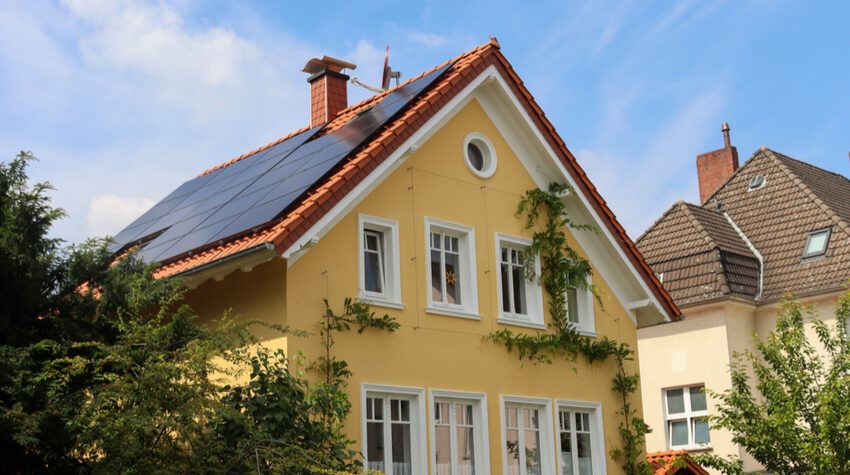 Das Satteldach mit Giebel ist auch noch bei modernem Hausbau sehr beliebt. © Shutterstock, Finecki