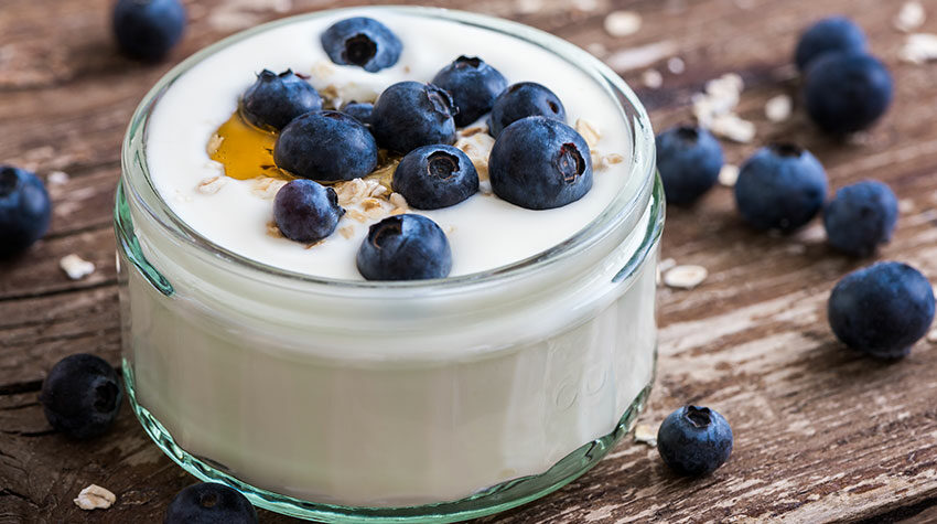 Die Kombination von frischem Obst mit Milchprodukten sollte in der ayurvedischen Ernährung vermieden werden. © Shutterstock, Kayo