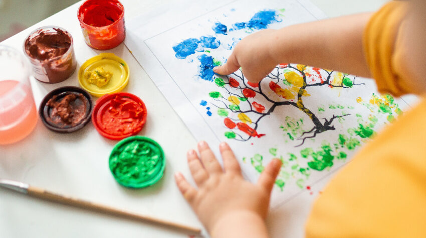 Bei den Familiensamstagen können Klein und Groß selbst kreativ werden. © Shutterstock, Sakharova Anastasia