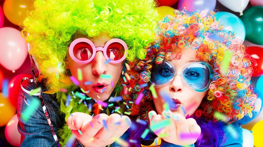 Der Karneval hat eine lange Tradition. Seit vielen Jahren verkleiden sich Menschen mit Begeisterung an diesen Tagen. © Shutterstock, KarepaStock