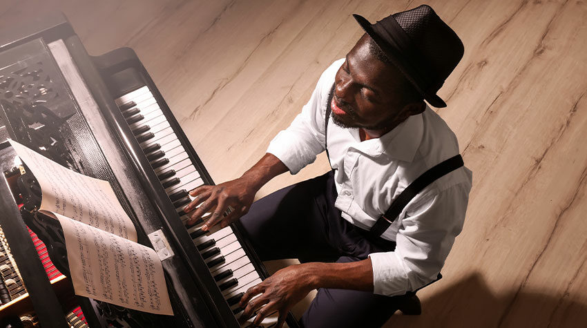 Auch mit Noten lebt die Jazzmusik von der individuellen Improvisation der Künstler. © Shutterstock, Africa Studio 