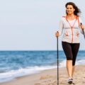 Frischluftfaktor und Gelenkschonung: Nordic Walking hat einige Vorteile. © Shutterstock, Jacek Chabraszewski