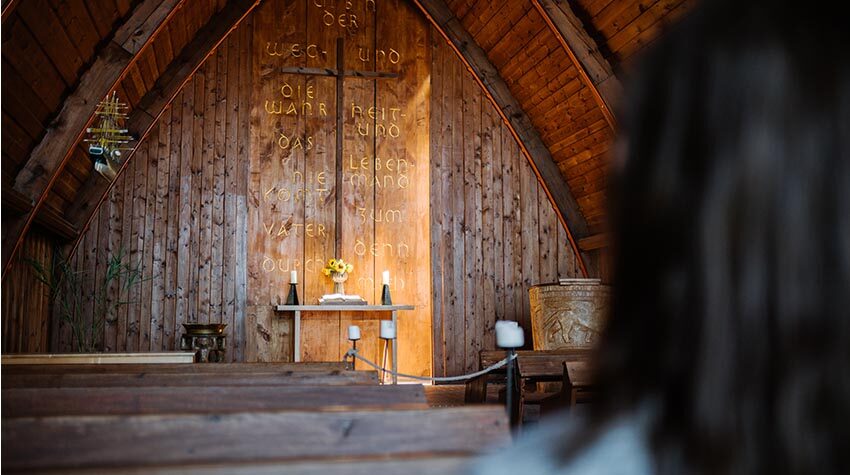 Die Kirche ist von Innen komplett aus Holz verkleidet.